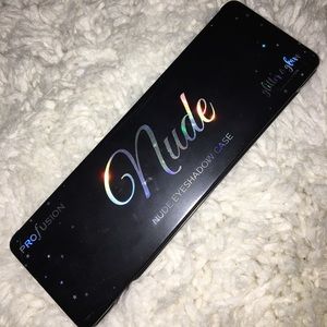 Nude eyeshadow palette *Profusion*